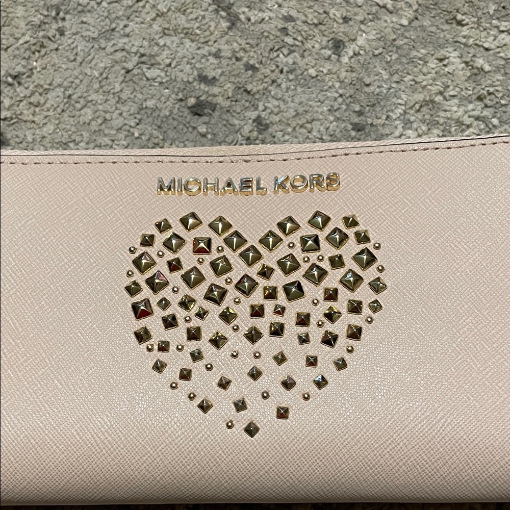Michael Kors Blush Heart Wristlet - Picture 2 of 8